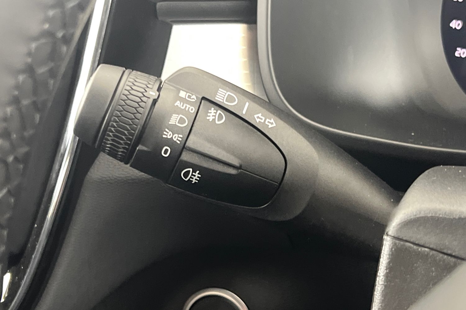 Used Volvo XC40 2025 for sale - 76614945: Photo 32