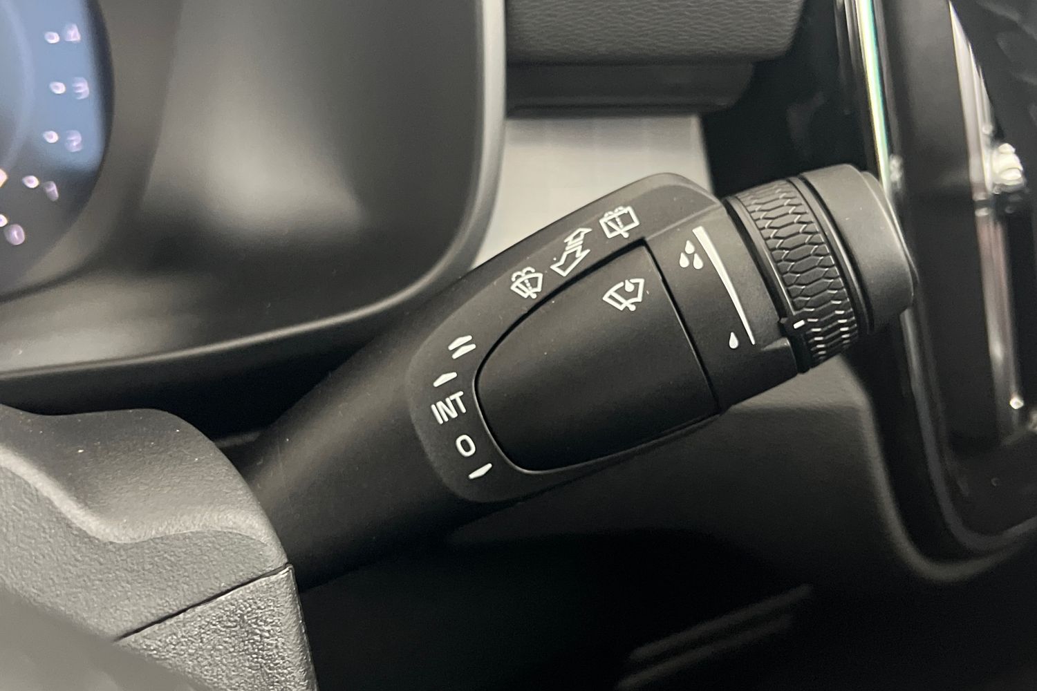 Used Volvo XC40 2025 for sale - 76614945: Photo 33