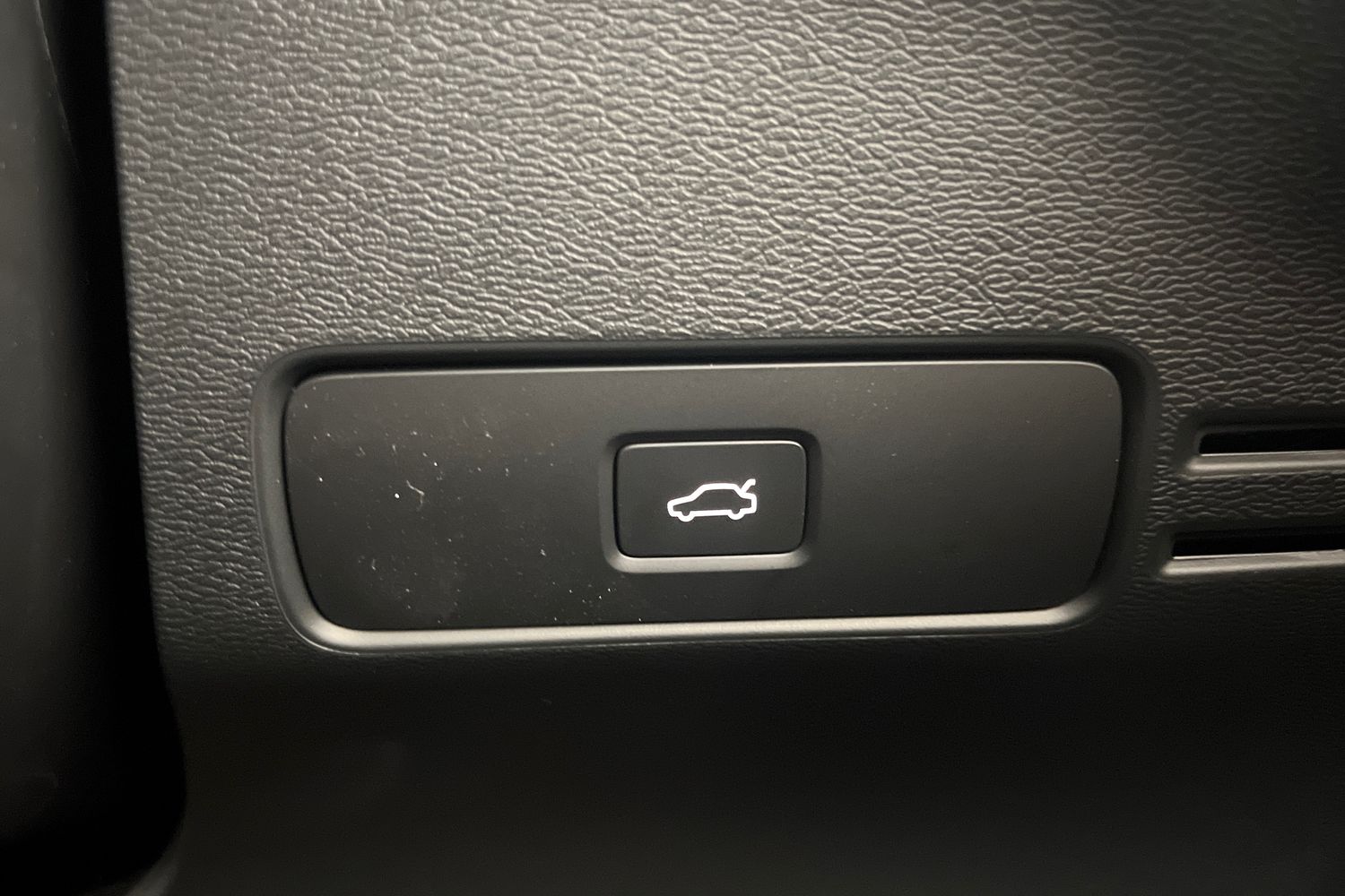 Used Volvo XC40 2025 for sale - 76614945: Photo 38