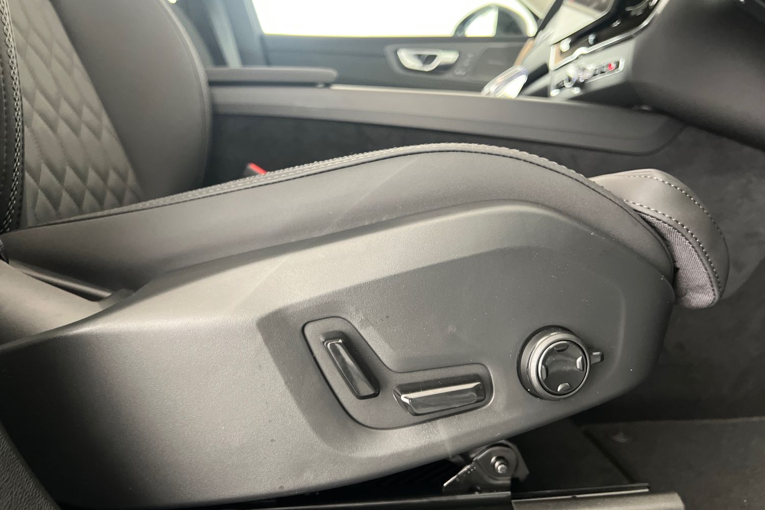 Used Volvo XC60 2026 for sale - 77950640: Photo 30