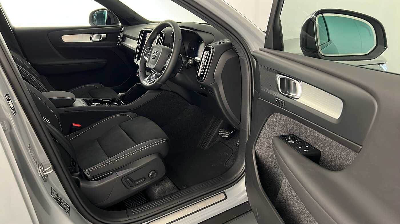 Used Volvo XC40 2025 for sale - 76614940: Photo 17
