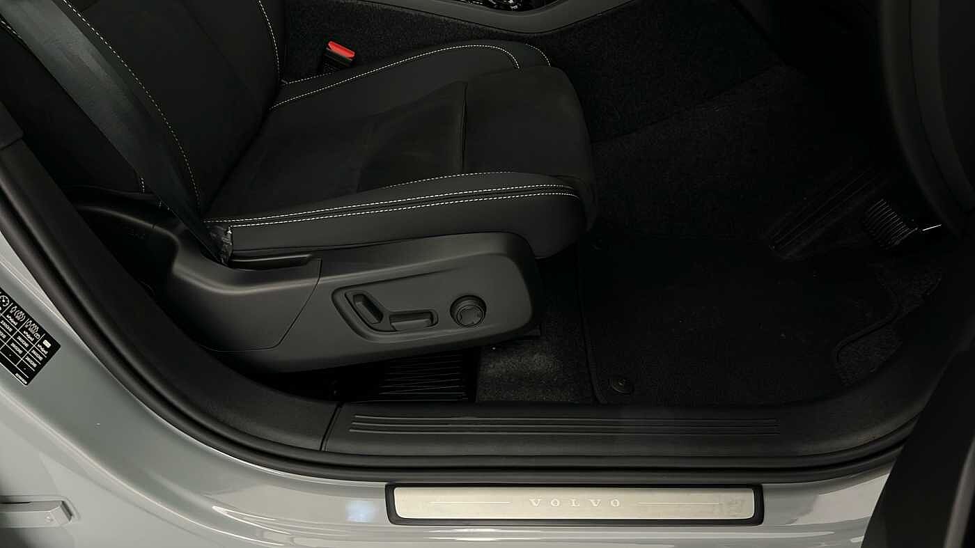 Used Volvo XC40 2025 for sale - 76614940: Photo 34