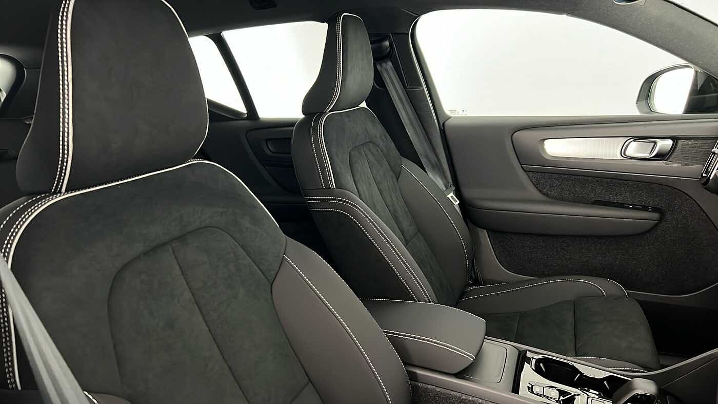 Used Volvo XC40 2025 for sale - 76614940: Photo 35