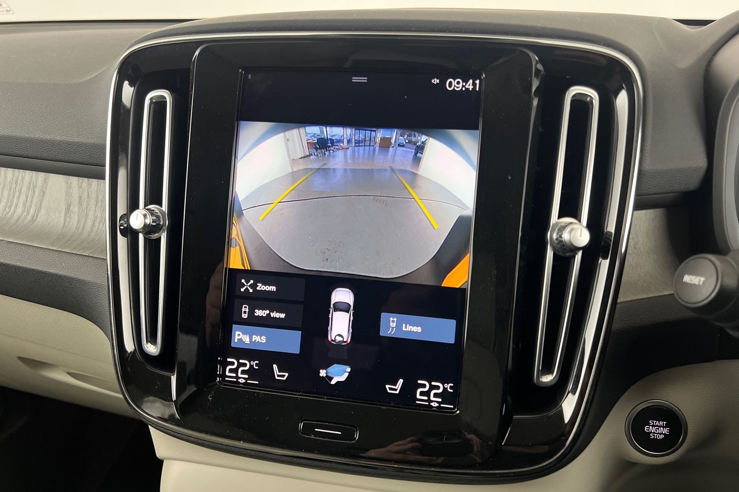 Used Volvo XC40 2022 for sale - 76907945: Photo 16