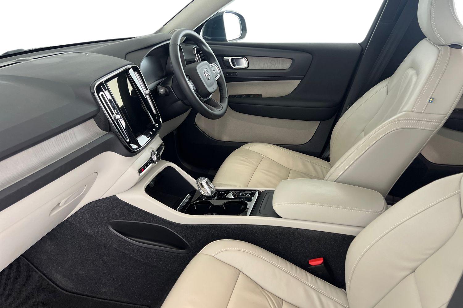 Used Volvo XC40 2022 for sale - 76907945: Photo 2