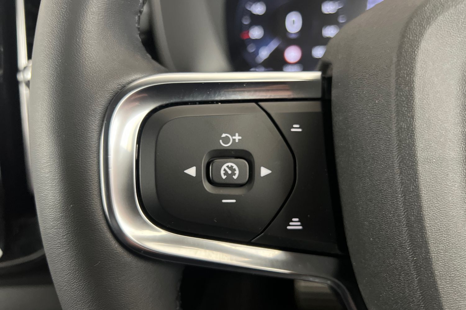 Used Volvo XC40 2022 for sale - 77035852: Photo 11