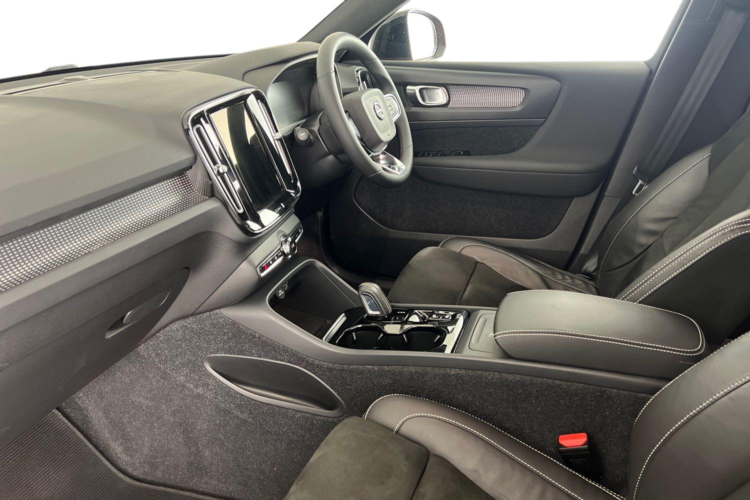 Used Volvo XC40 2022 for sale - 77035852: Photo 2