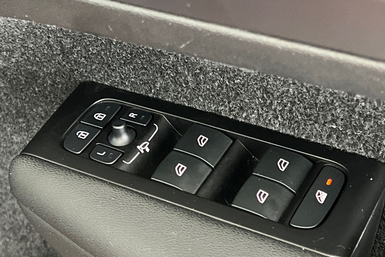 Used Volvo XC40 2022 for sale - 77035852: Photo 29