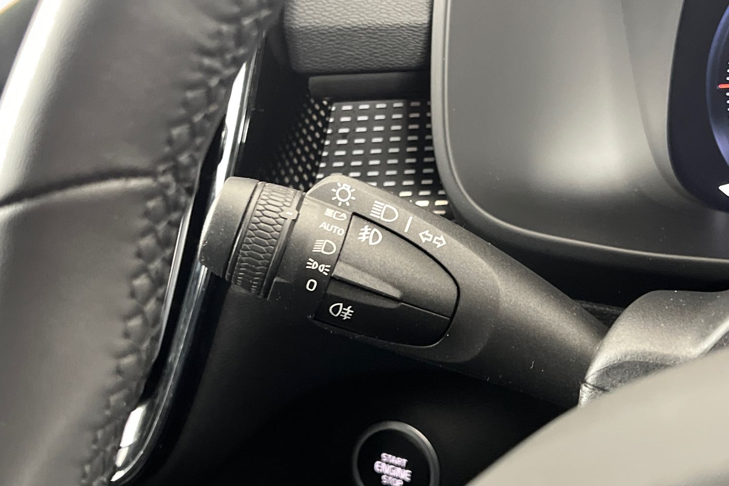 Used Volvo XC40 2022 for sale - 77035852: Photo 35