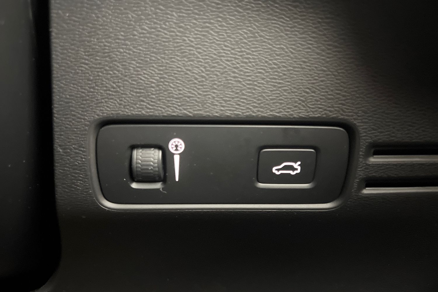 Used Volvo XC40 2022 for sale - 77035852: Photo 37