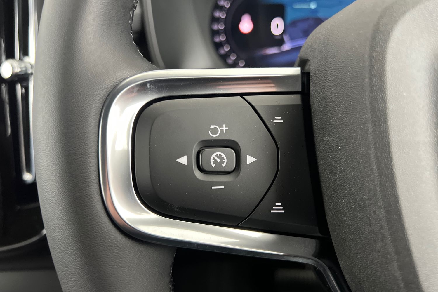 Used Volvo XC40 2025 for sale - 76614949: Photo 11