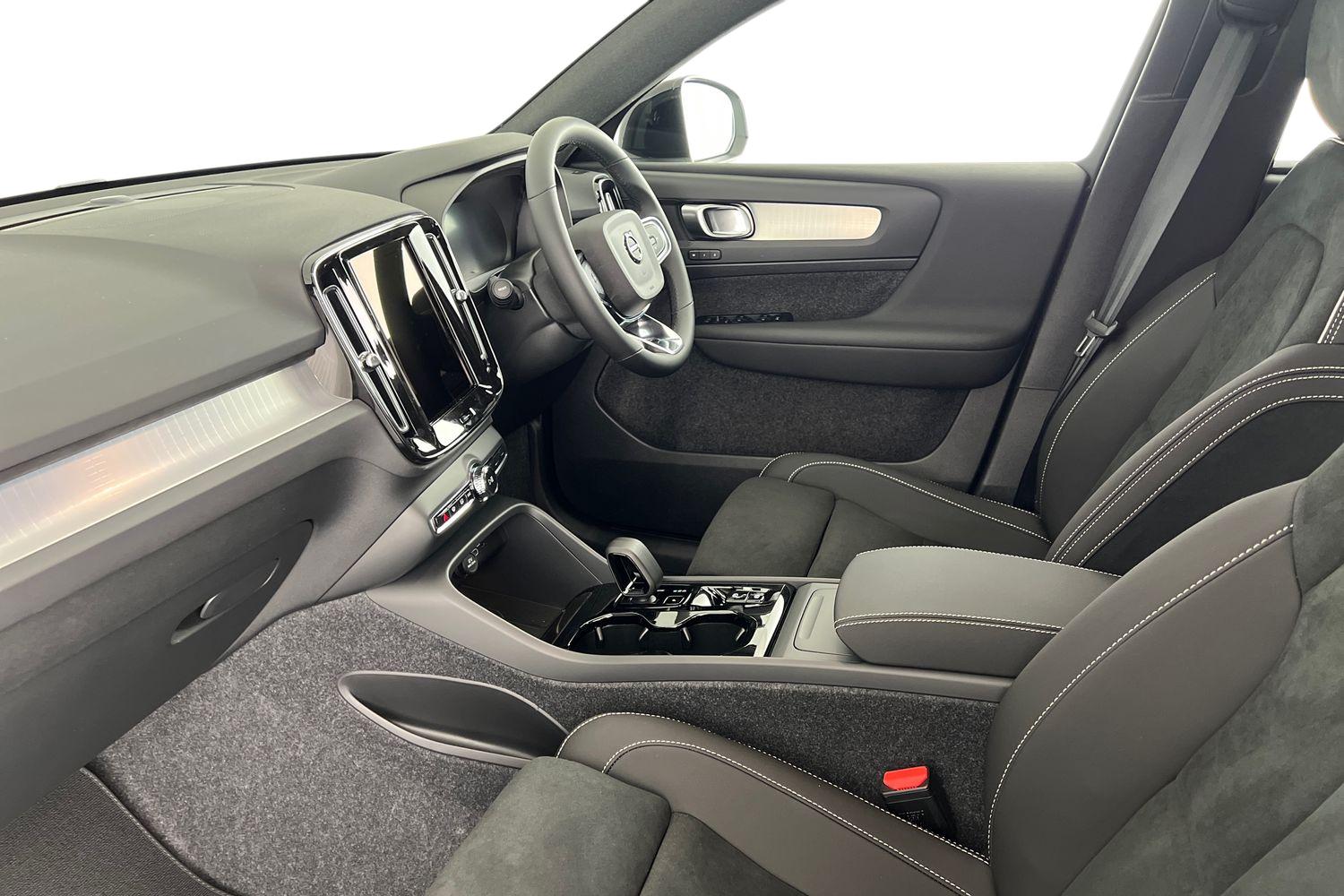 Used Volvo XC40 2025 for sale - 76614949: Photo 2