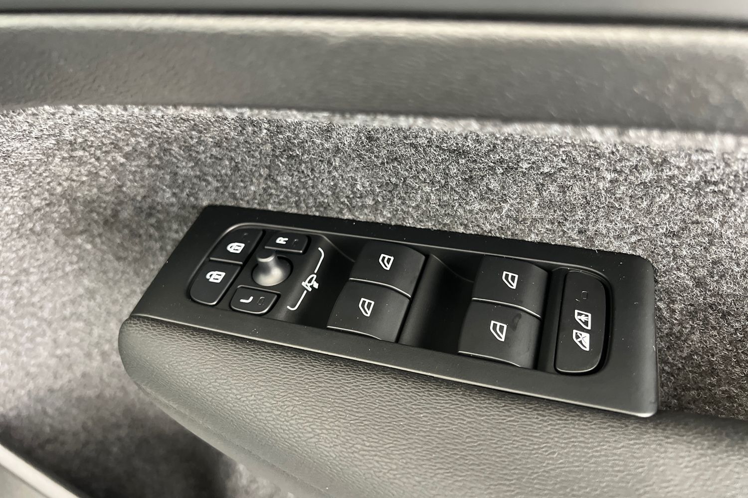 Used Volvo XC40 2025 for sale - 76614949: Photo 30