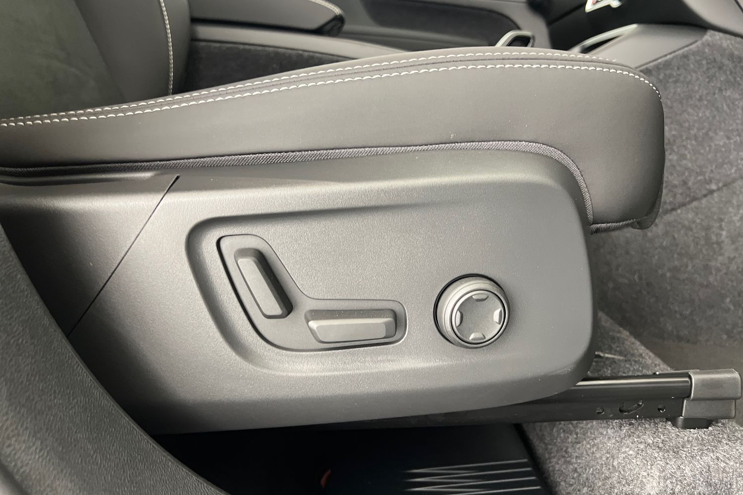 Used Volvo XC40 2025 for sale - 76614949: Photo 32