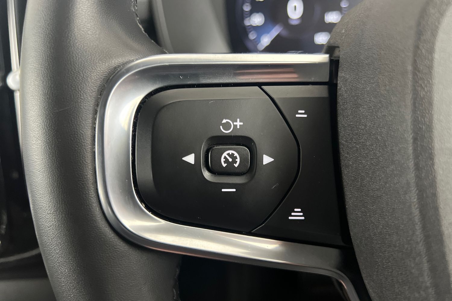 Used Volvo XC40 2022 for sale - 76984179: Photo 11