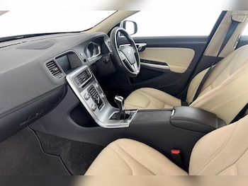 Used Volvo V60 2018 for sale - 76479638: Photo