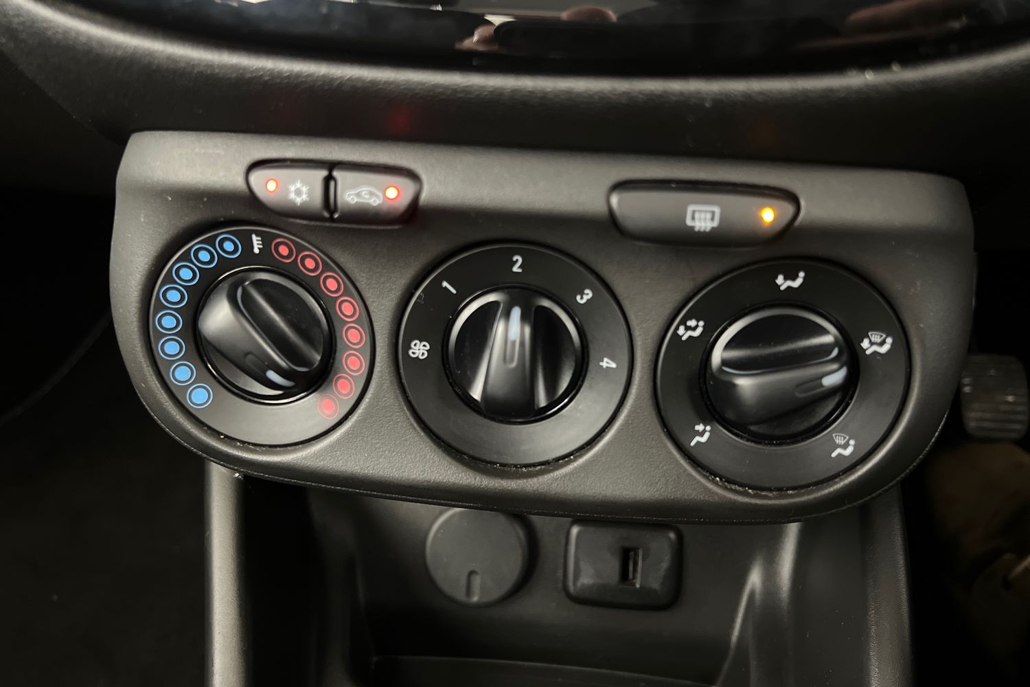 Used Vauxhall Corsa 2016 for sale - 76652341: Photo 14