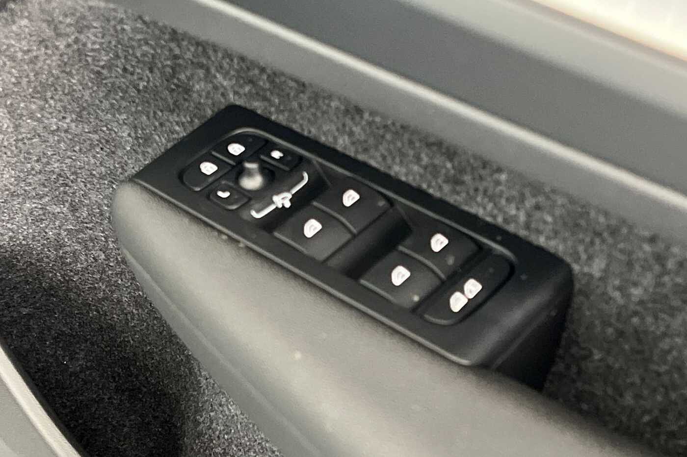 Used Volvo XC40 2025 for sale - 77035860: Photo 30