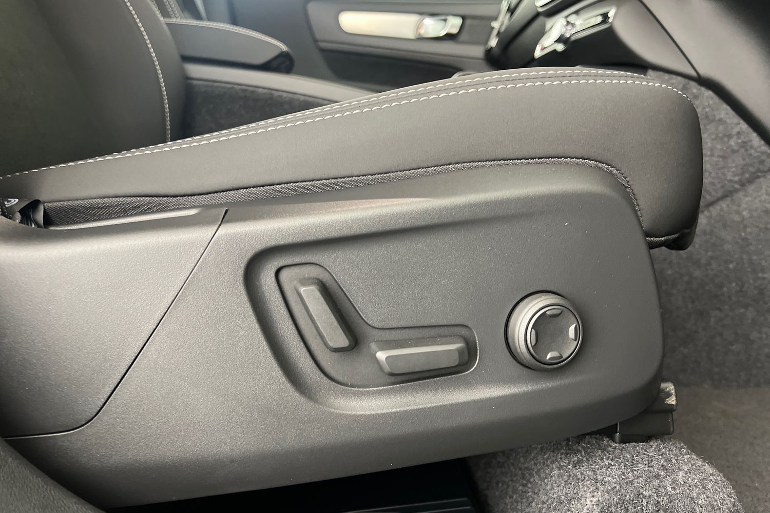 Used Volvo XC40 2025 for sale - 77035860: Photo 31