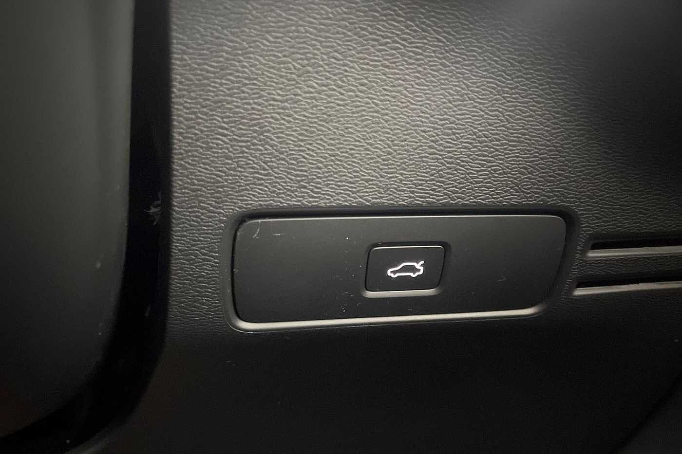 Used Volvo XC40 2025 for sale - 77035860: Photo 38