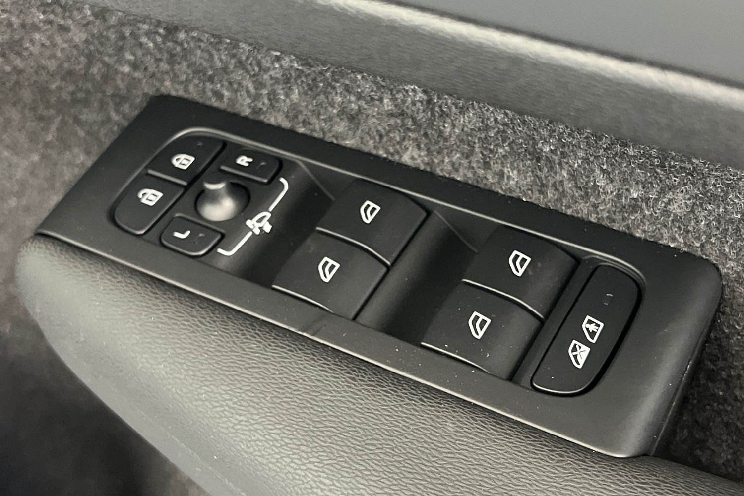 Used Volvo EX40 2025 for sale - 76479758: Photo 30