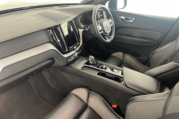 Used Volvo XC60 2022 for sale - 75439865: Photo 2