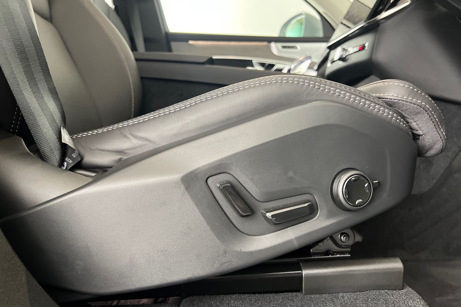 Used Volvo XC90 2025 for sale - 76984176: Photo 32