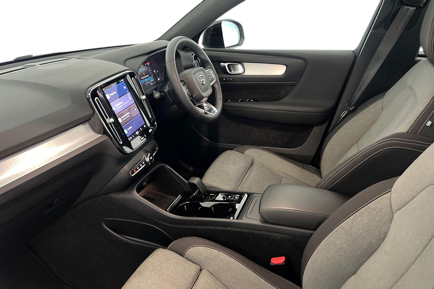 Used Volvo XC40 2022 for sale - 76332262: Photo 2