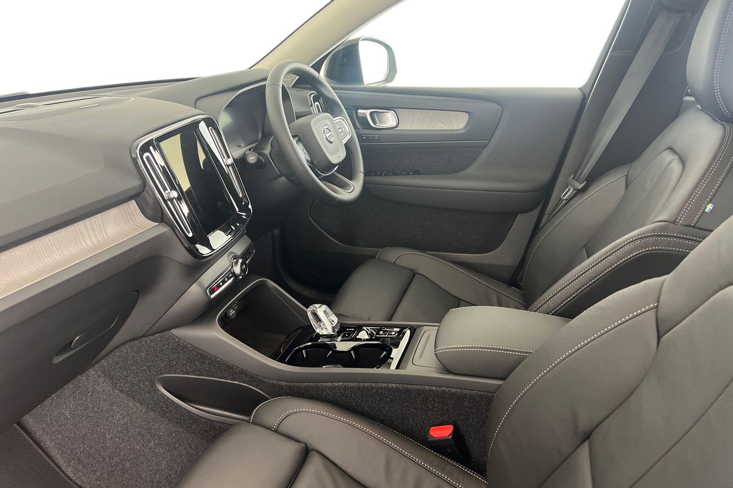 Used Volvo XC40 2025 for sale - 76614924: Photo 2