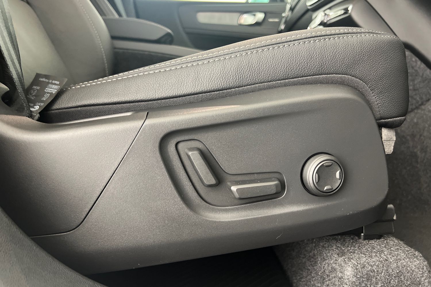 Used Volvo XC40 2025 for sale - 76614924: Photo 31