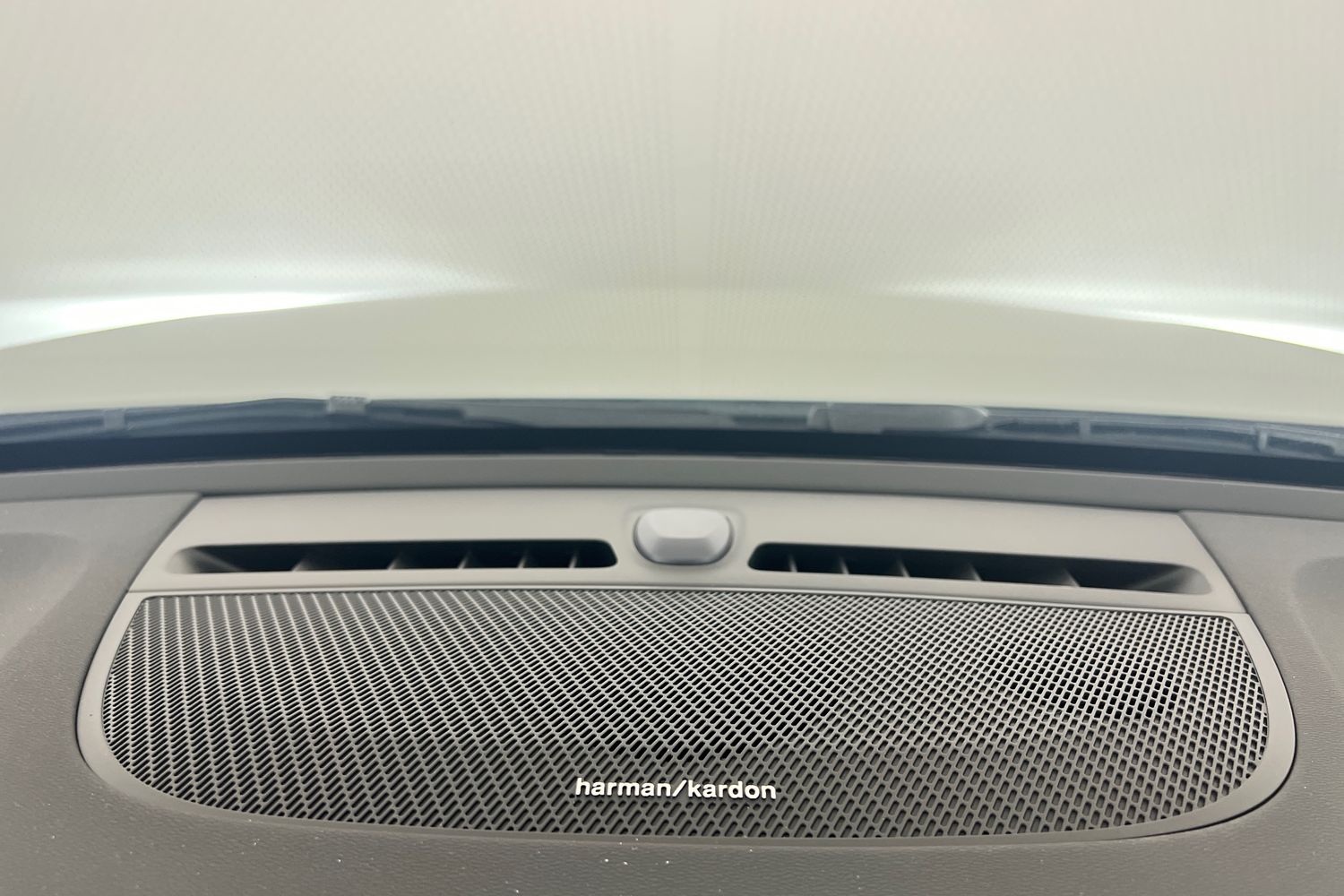 Used Volvo XC40 2025 for sale - 76614924: Photo 32