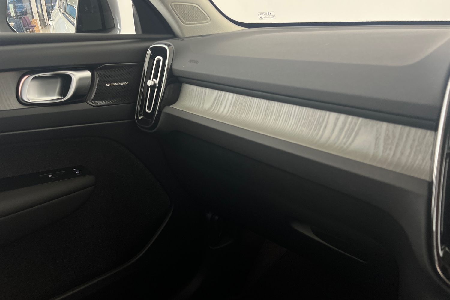 Used Volvo XC40 2025 for sale - 76614924: Photo 36