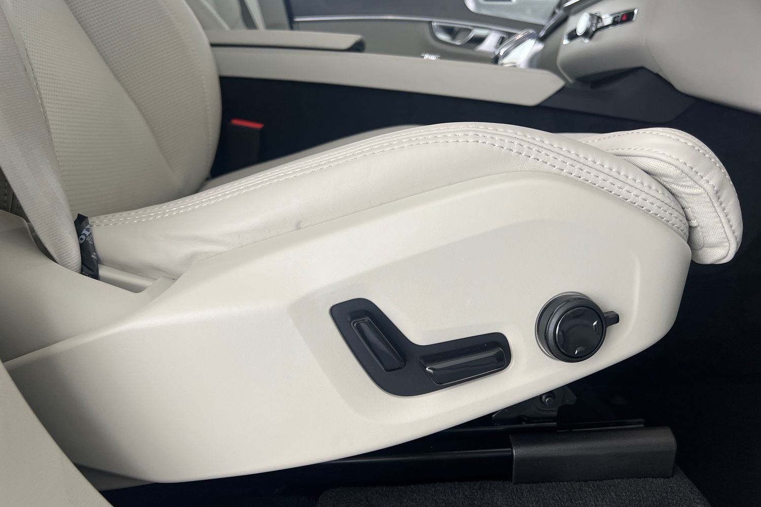 Used Volvo XC90 2025 for sale - 76265660: Photo 35