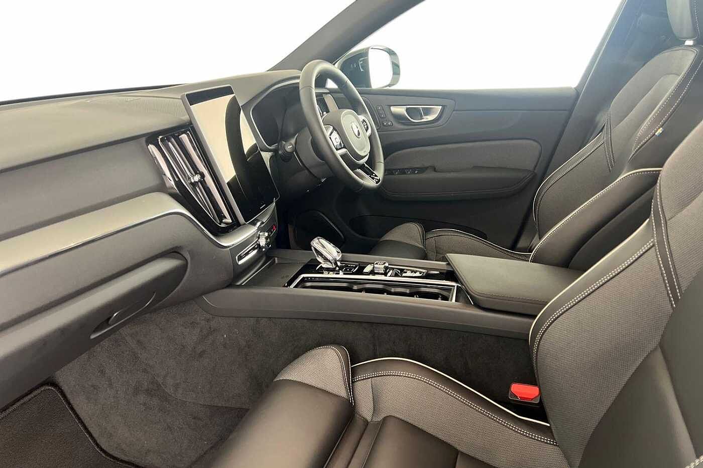 Used Volvo XC60 2025 for sale - 77380974: Photo 2