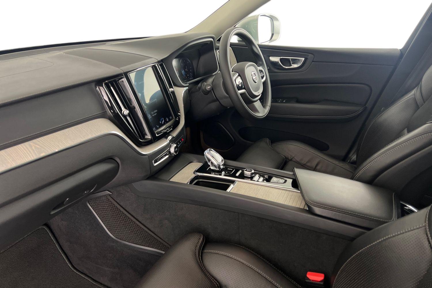 Used Volvo XC60 2019 for sale - 76817871: Photo 2