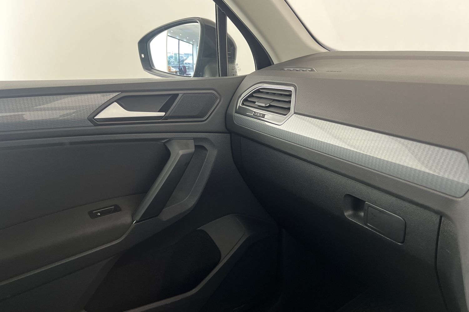 Used Volkswagen Tiguan 2023 for sale - 77434849: Photo 32