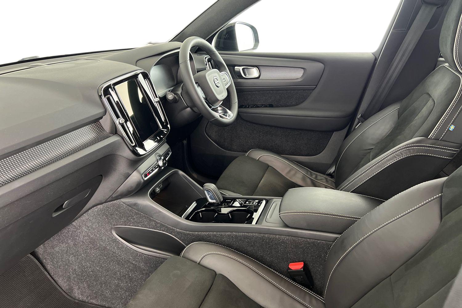 Used Volvo XC40 2021 for sale - 76130803: Photo 2