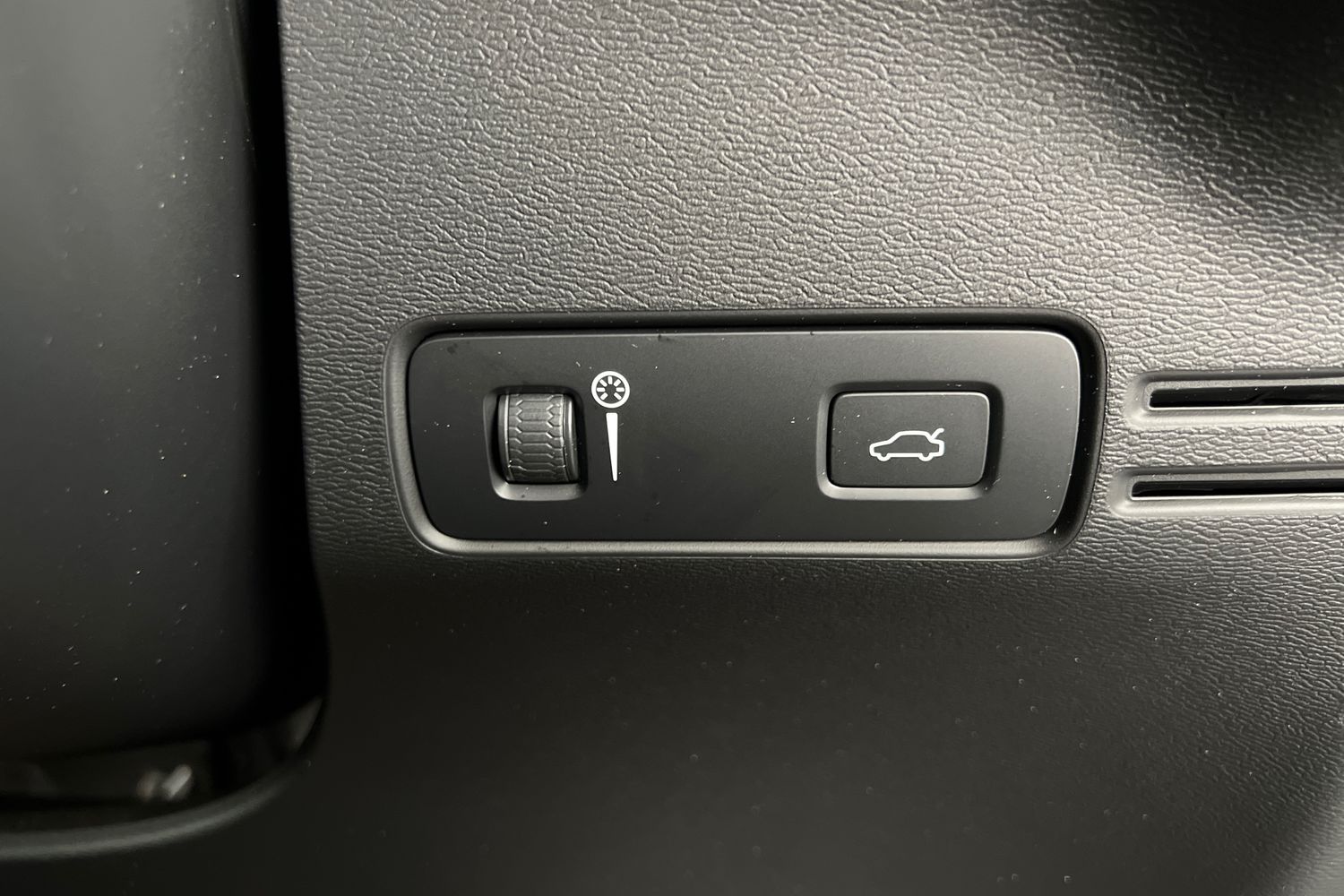 Used Volvo XC40 2021 for sale - 76130803: Photo 36