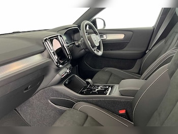 Used Volvo XC40 2026 for sale - 79445989: Photo