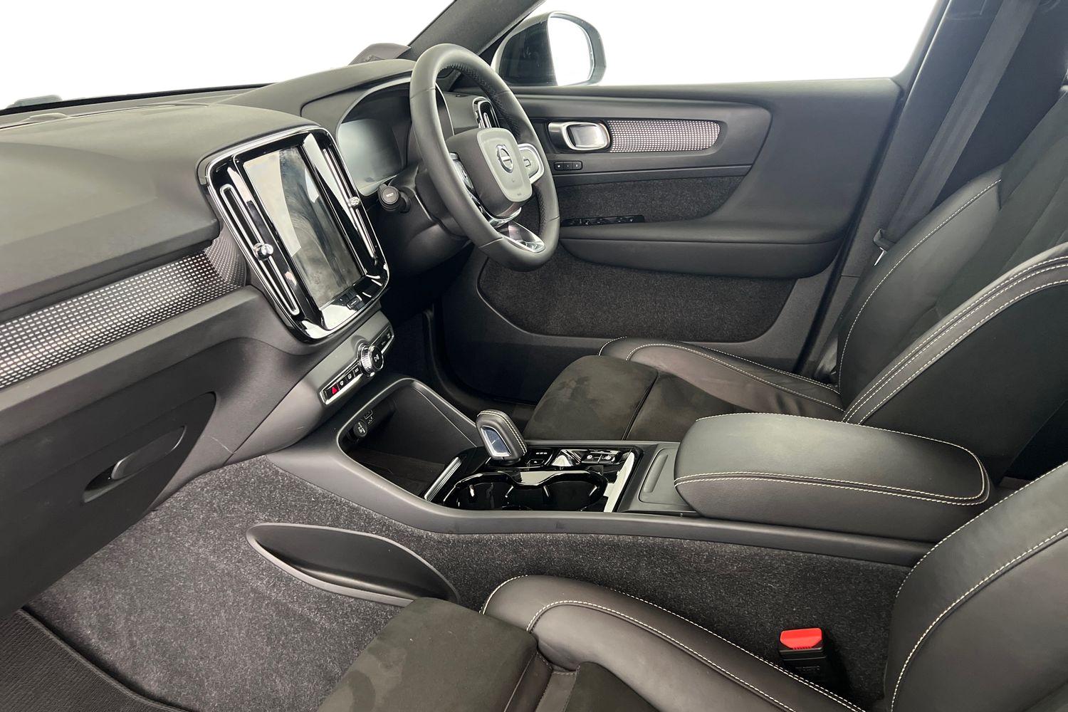 Used Volvo XC40 2021 for sale - 76652344: Photo 2