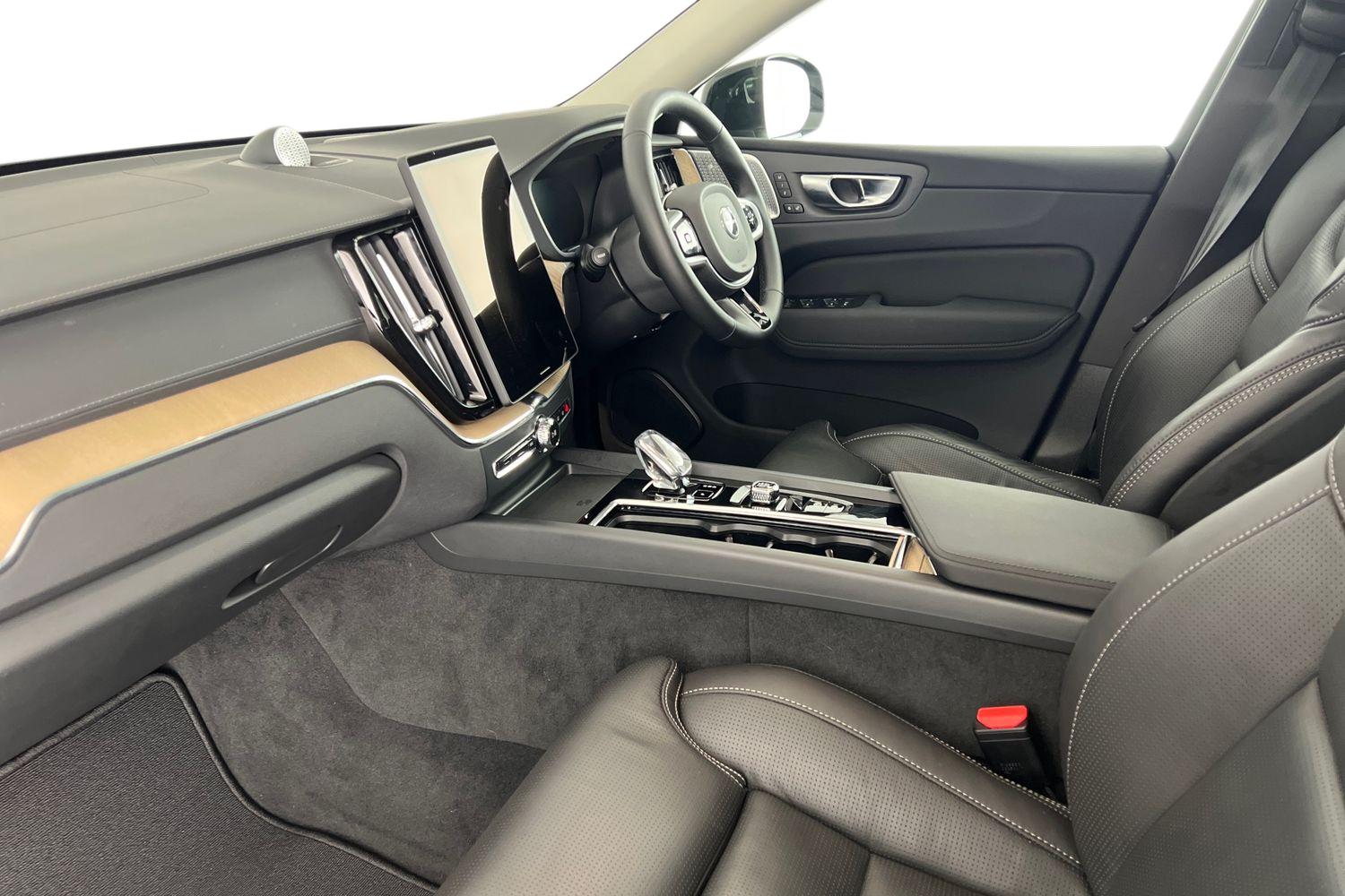 Used Volvo XC60 2025 for sale - 77504291: Photo 2