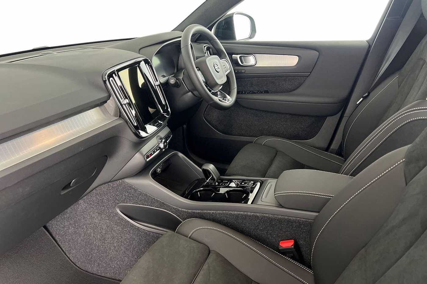 Used Volvo XC40 2025 for sale - 77545250: Photo 2