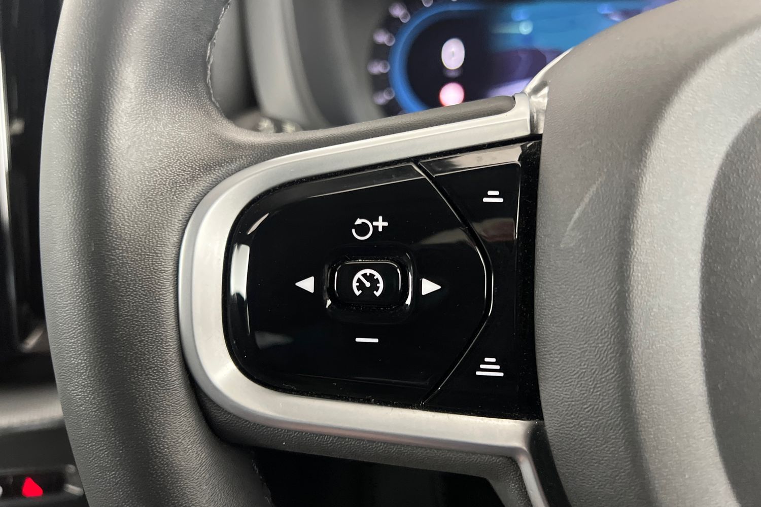 Used Volvo XC60 2022 for sale - 76796346: Photo 11