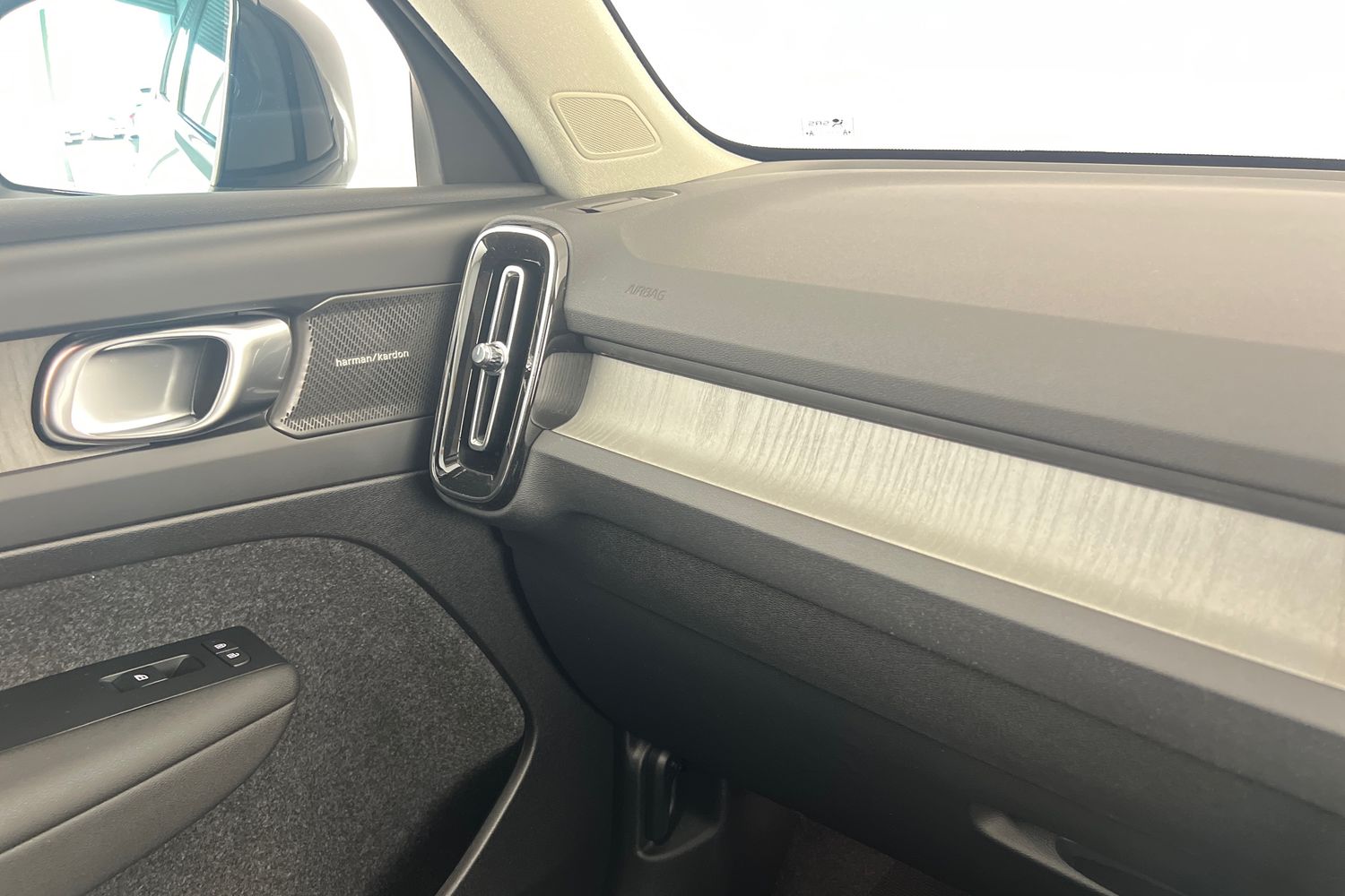 Used Volvo XC40 2025 for sale - 76221703: Photo 30