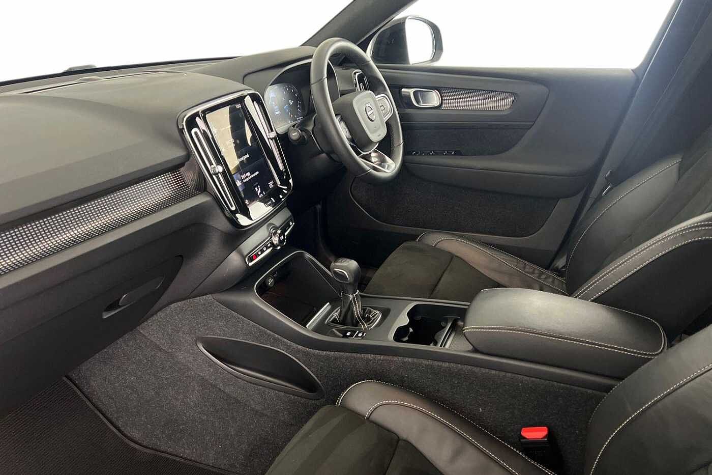 Used Volvo XC40 2021 for sale - 76796334: Photo 2