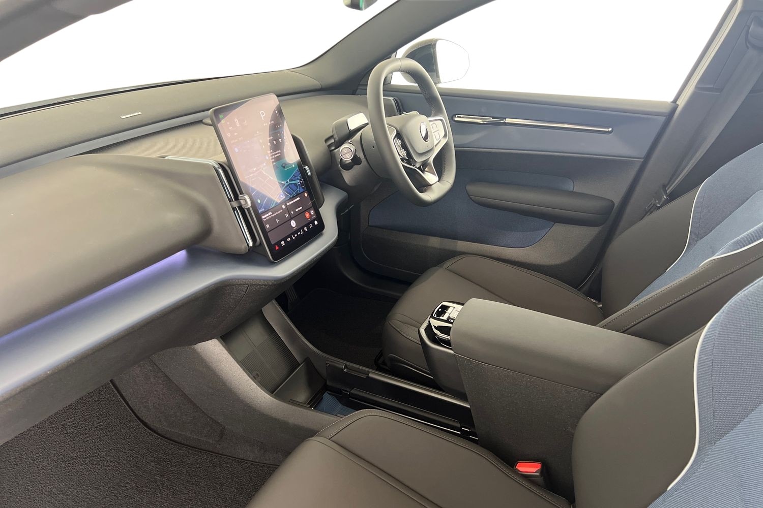 Used Volvo EX30 2025 for sale - 76254948: Photo 2