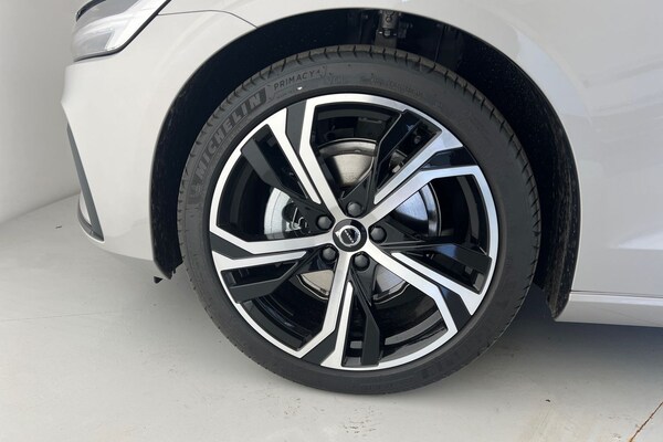 Used Volvo V60 2025 for sale - 75439806: Photo 5