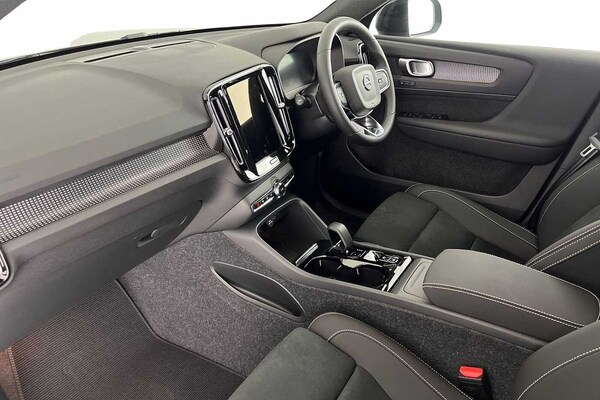 Used Volvo XC40 2024 for sale - 75439730: Photo 2