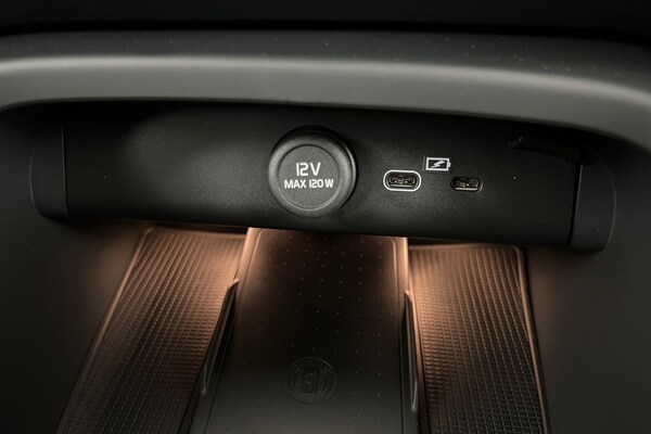 Used Volvo XC40 2024 for sale - 75439730: Photo 33