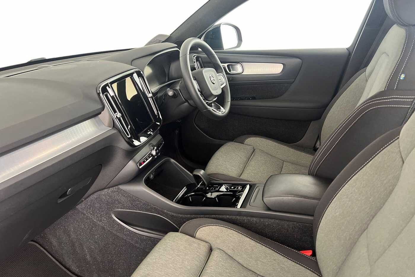 Used Volvo XC40 2022 for sale - 76630249: Photo 2